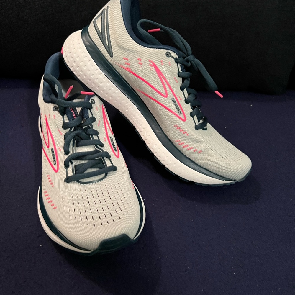 Brand New Brooks Glycerin 19 size 8